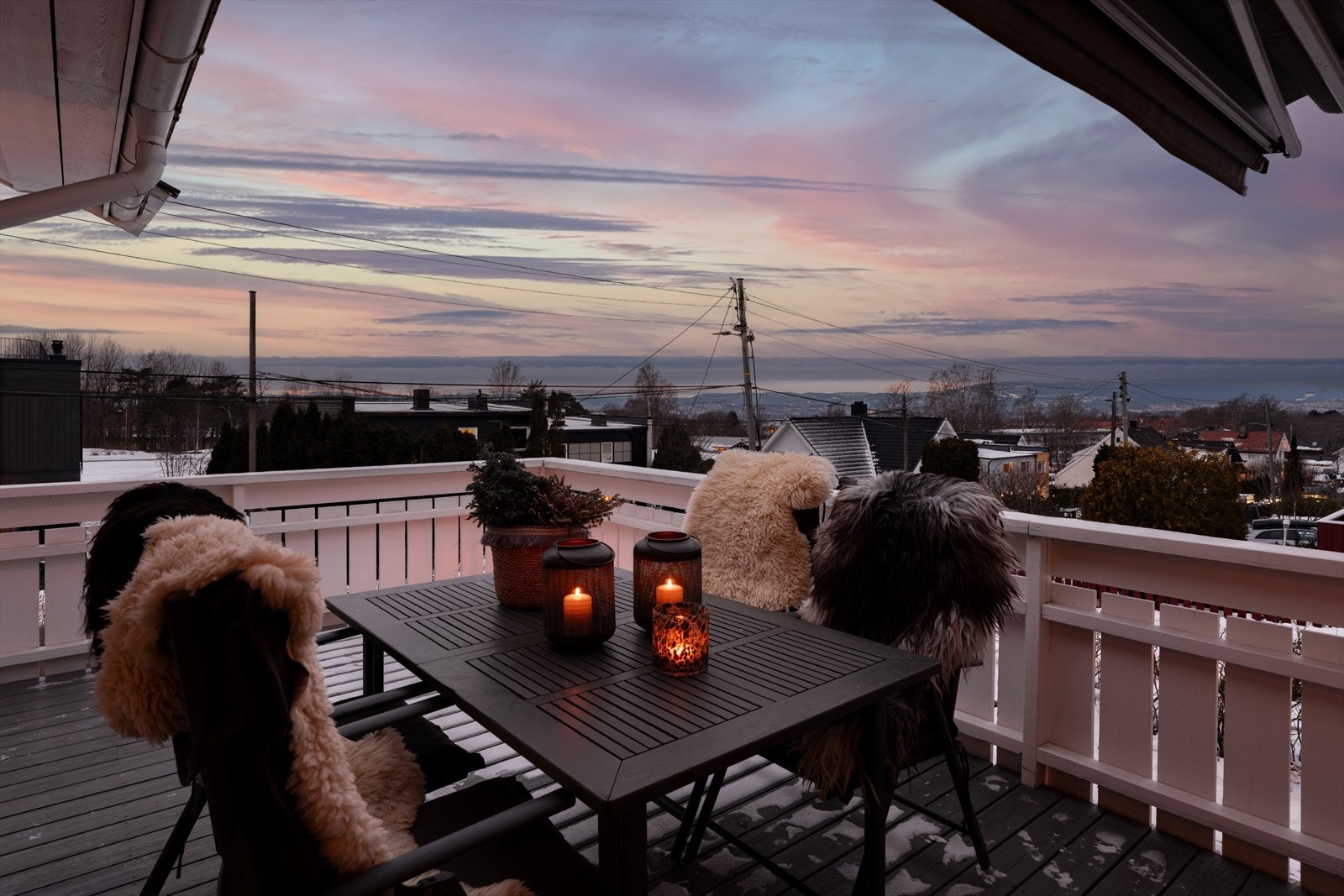 Emir Resulbegovic v. Emera Eiendomsmegling ønsker velkommen til Olleveien 14B! Galleribilde