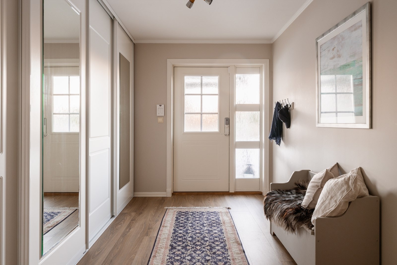 Inngangsparti nede i underetasjen. Galleribilde