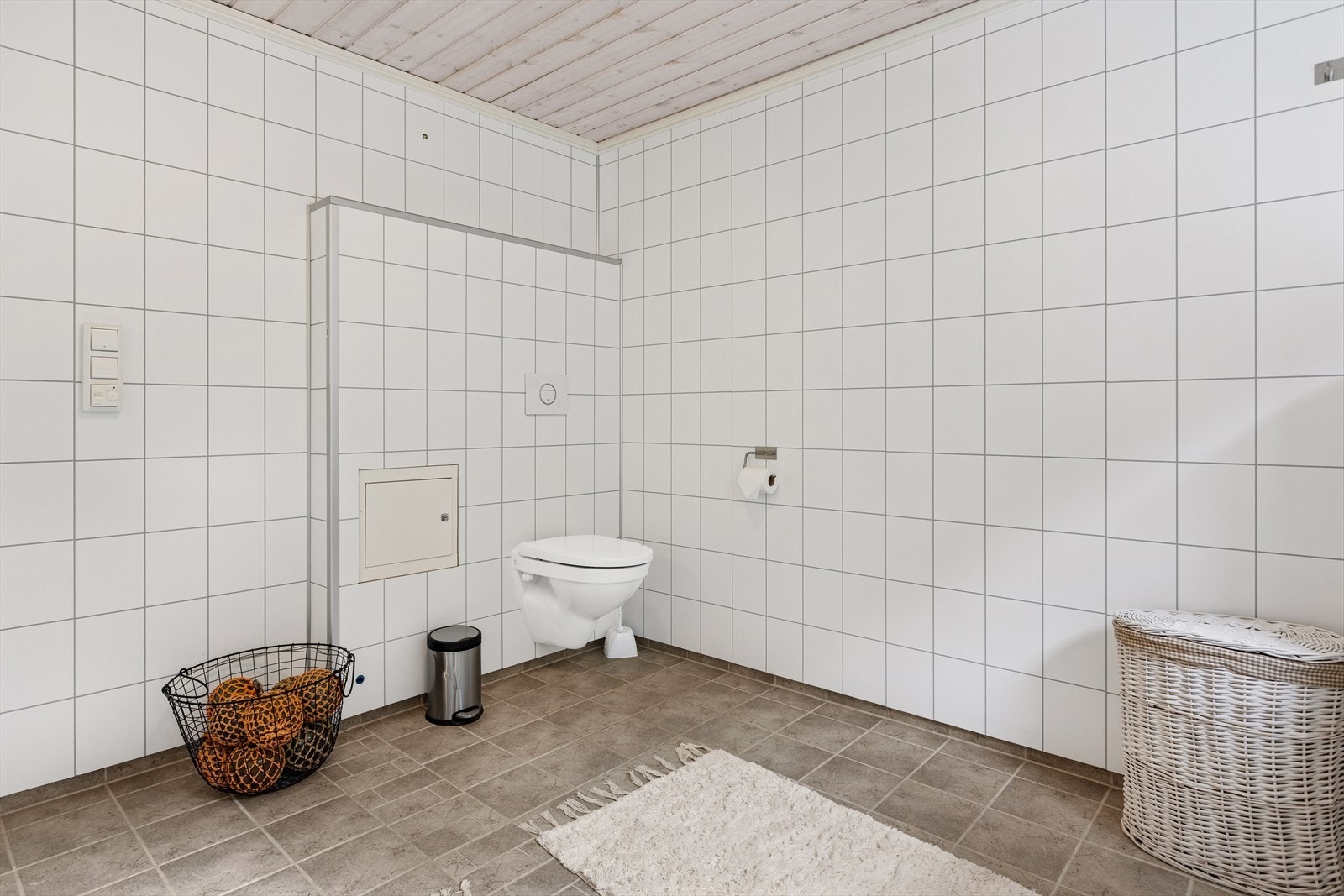 Flisene har nøytrale og lyse fargetoner som fremstår som klassiske og tidløse. Galleribilde