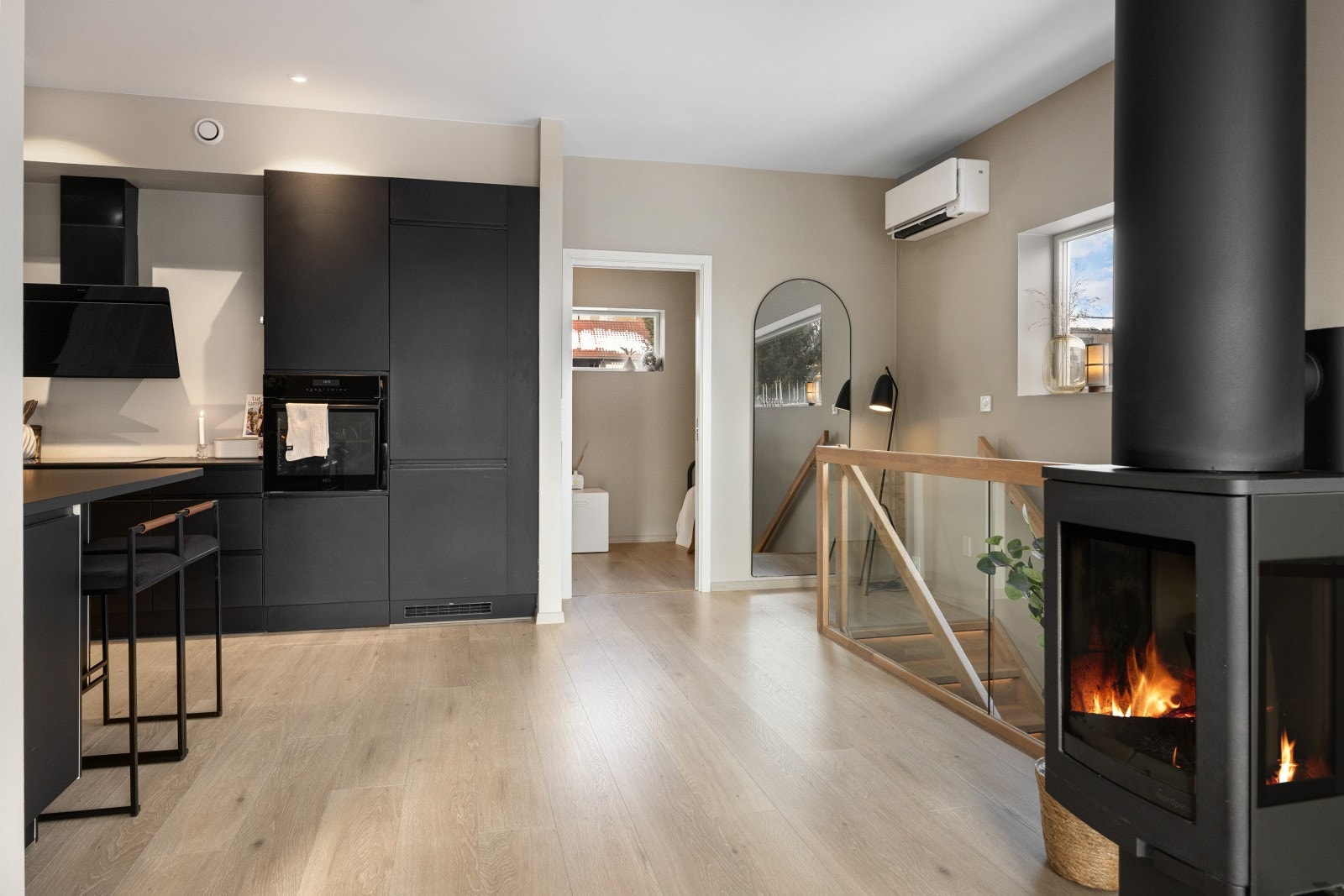 Lys 1-stavs gulv skaper en åpen, rolig og harmonisk atmosfære! Galleribilde