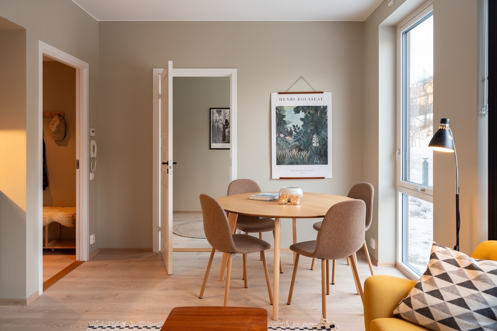 Leiligheten holder en gjennomgående moderne standard fra byggeår 2024, hvor takstmann har vurdert samtlige punkter til tilstandsgrad 0. Galleribilde