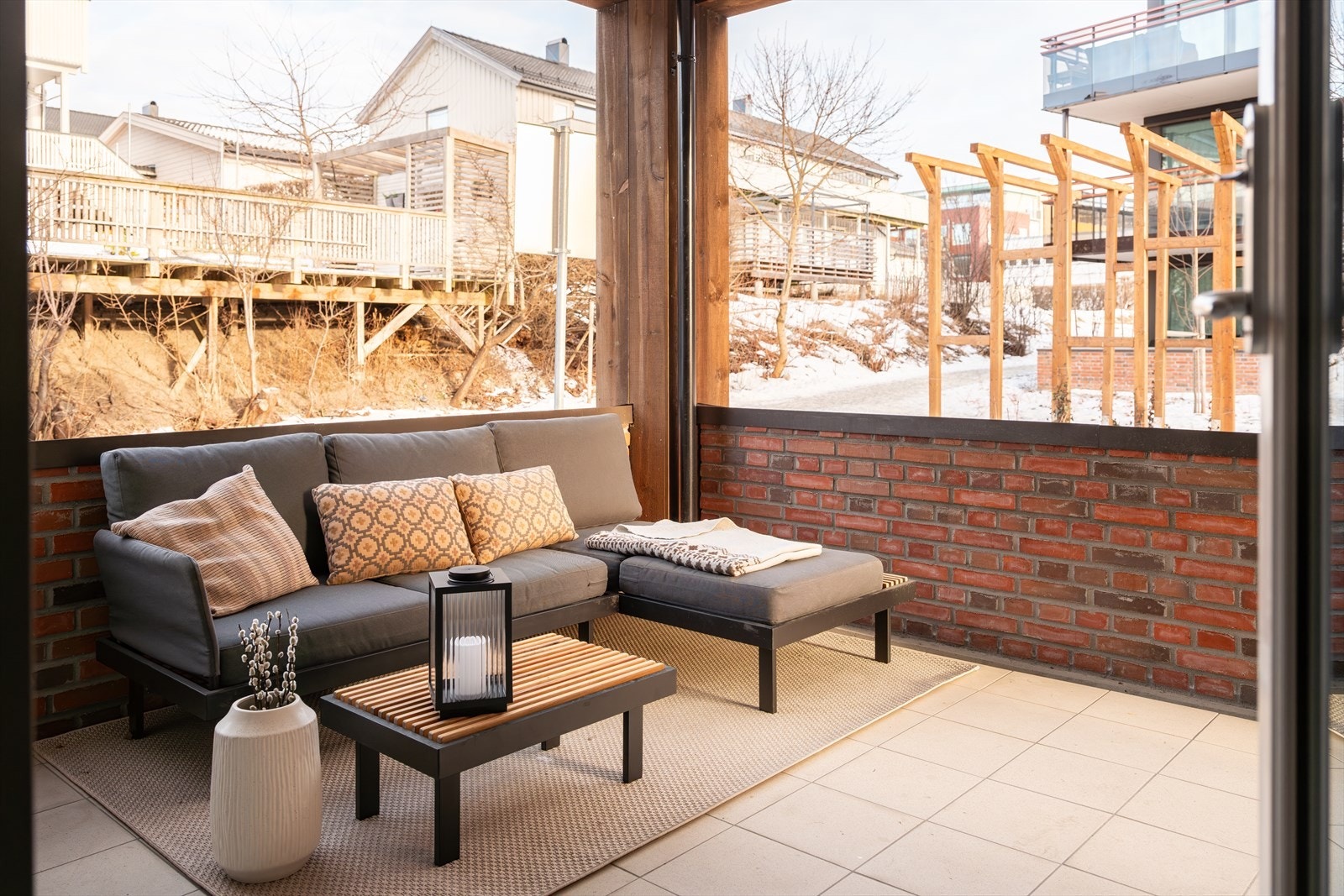 Leilighetens terrasse er på romslige 12m². Det er også tilgang til felles takterrasse i Ladebekken 38. Galleribilde