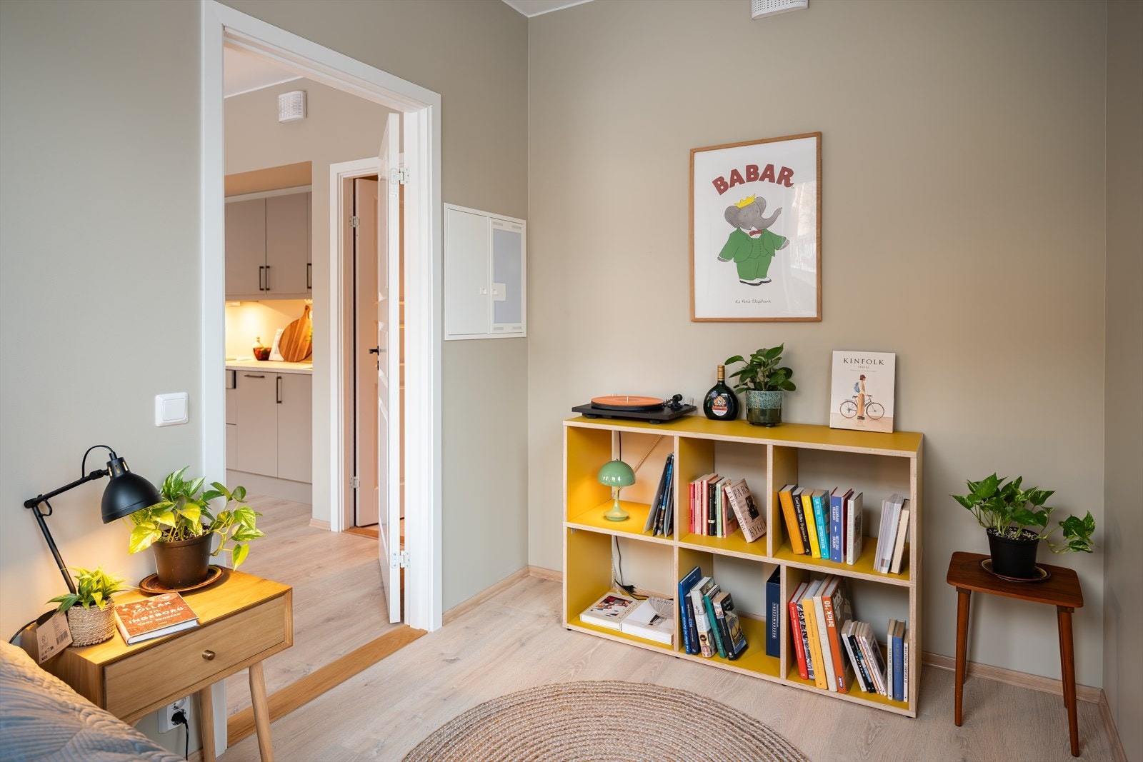 Soverommet er på 7m². Også her med plass til å møblere etter eget ønske, enten du ønsker et ekstra soverom , kontor eller mer oppbevaringsplass. Galleribilde