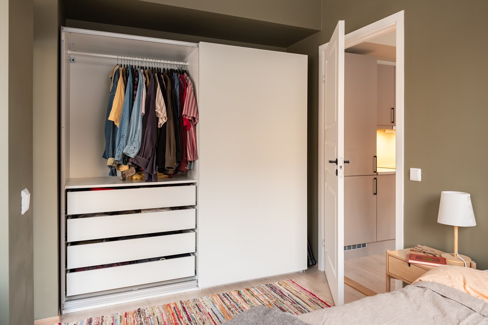 Soverommet er av god størrelse med et areal på 8m². Her er det god plass til å etablere garderobeløsning. Galleribilde