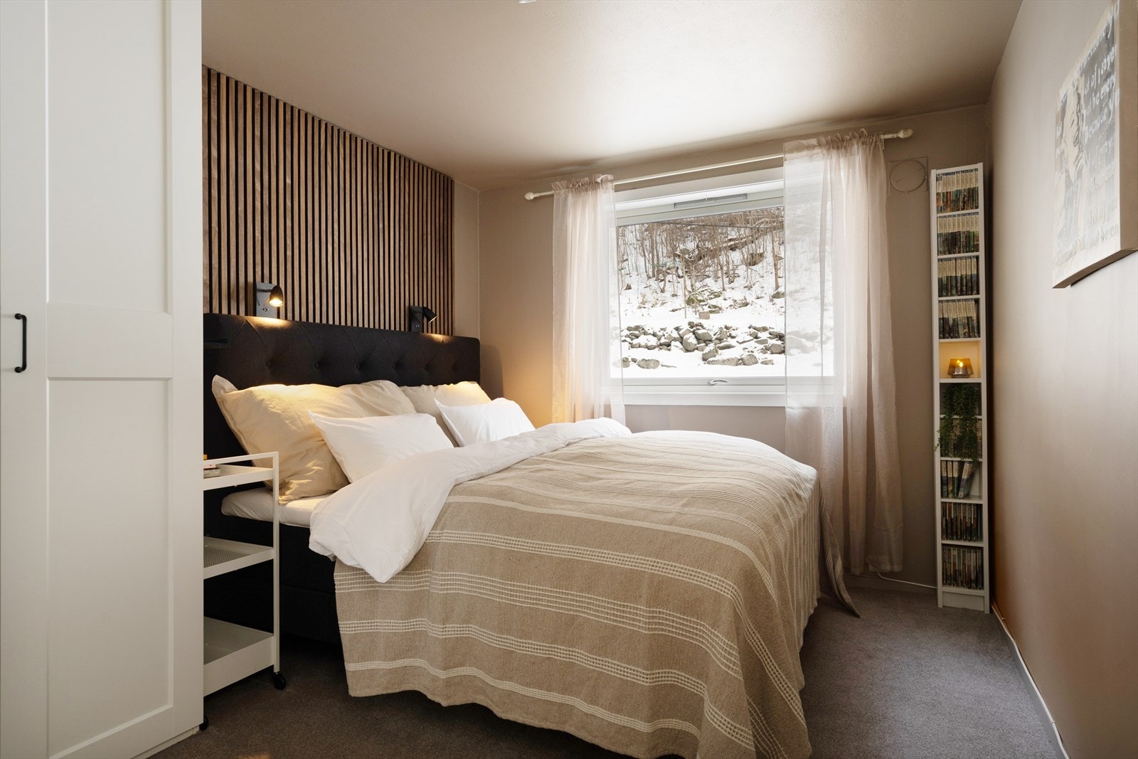 Hovedsoverom med plass til dobbeltseng og garderobe. Galleribilde