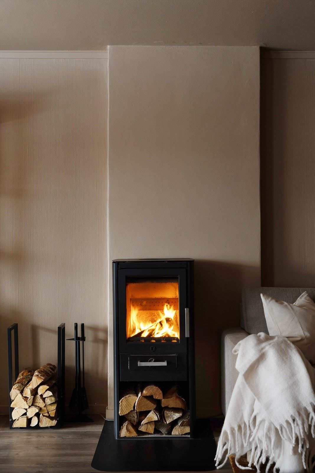 Peisovn fra 2023 som sørger for varme og en lun atmosfære på vinterhalvåret. Galleribilde