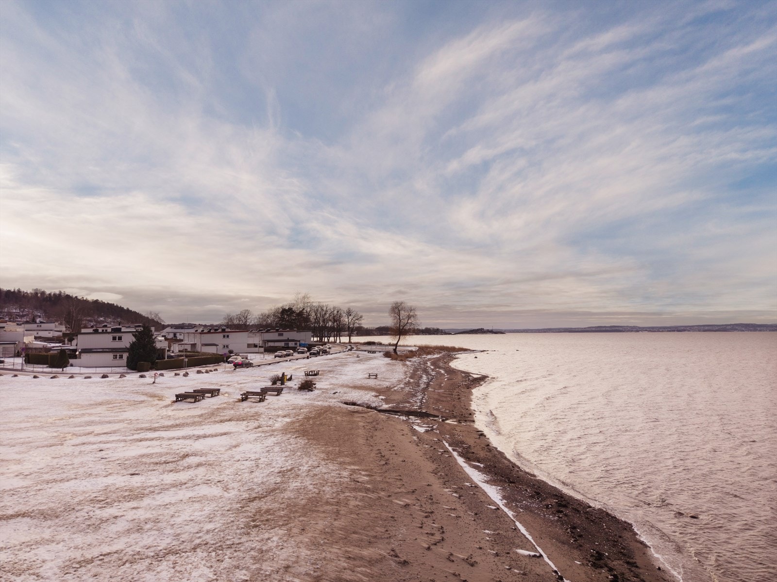 Refsnesstranda er populær for store og små. Galleribilde