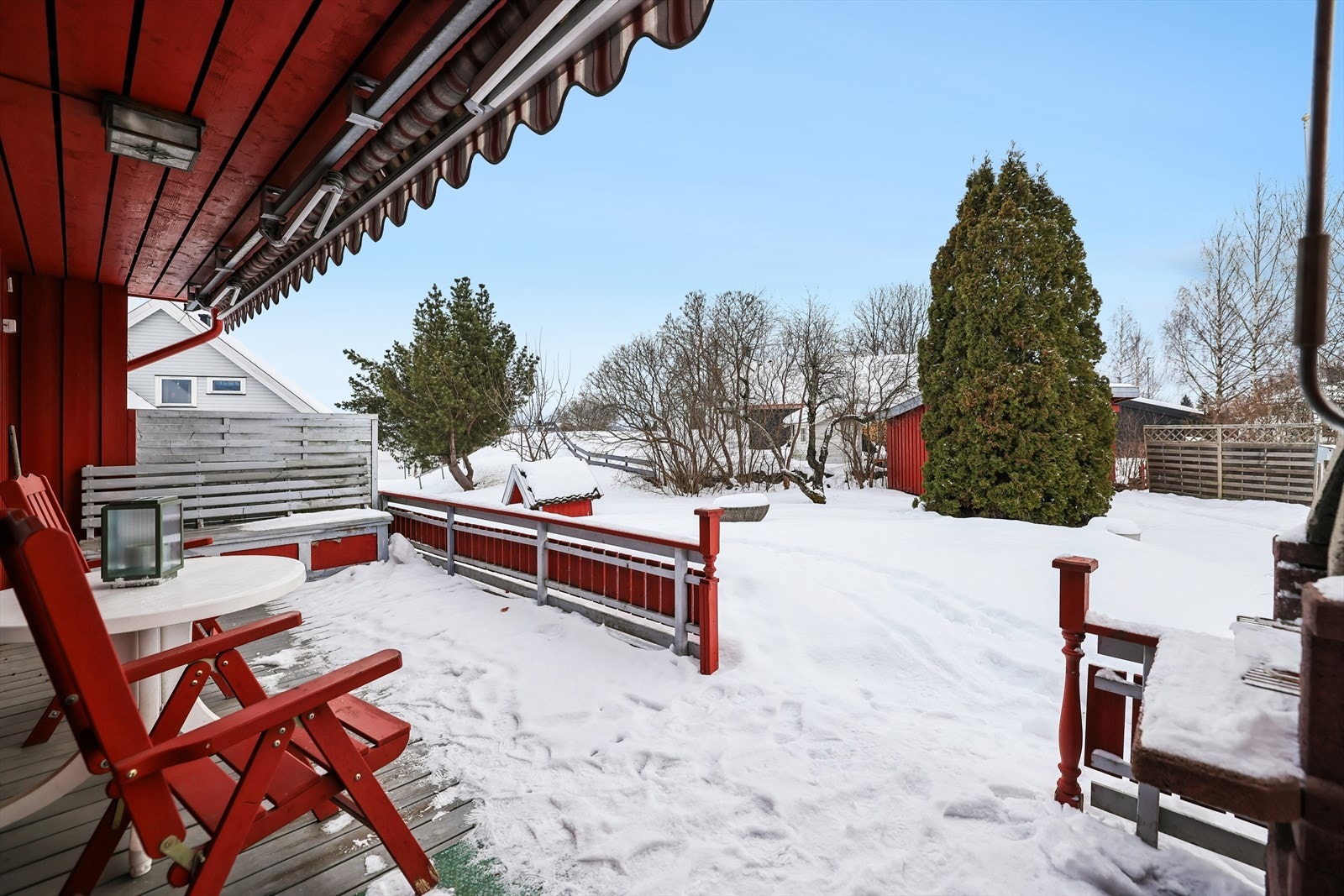 Her er det god plass til utemøbler og grill. Galleribilde