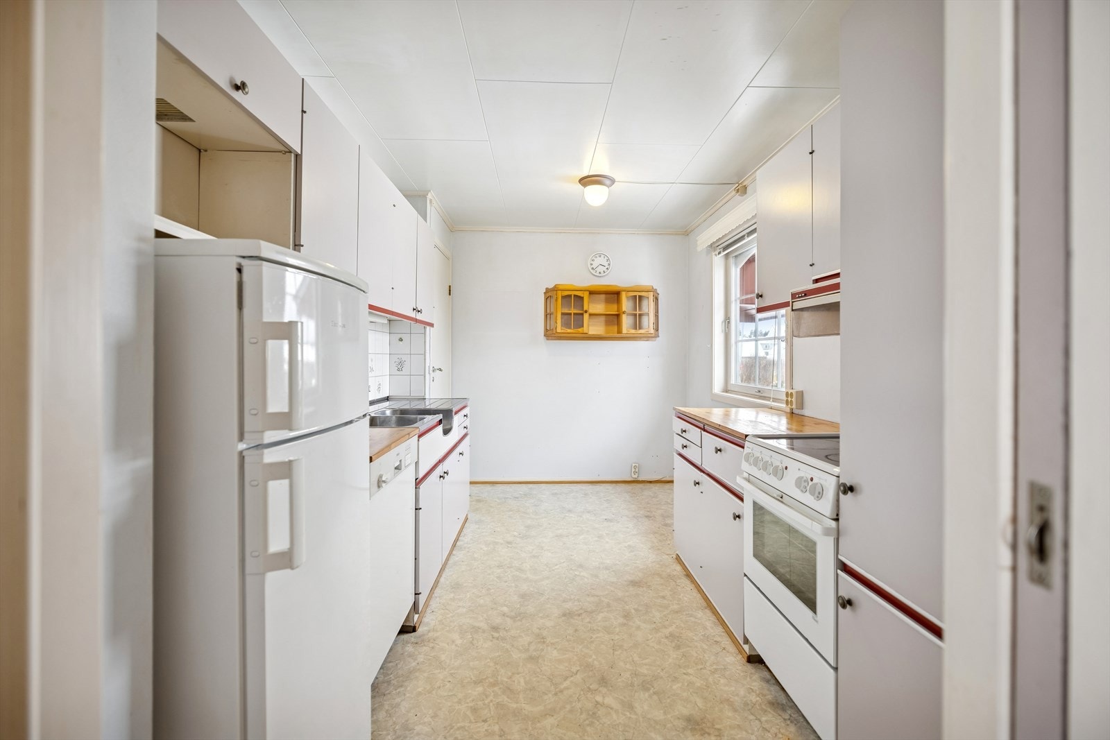 Kjøkkenet har mekanisk avtrekk med utkast til friluft. Galleribilde