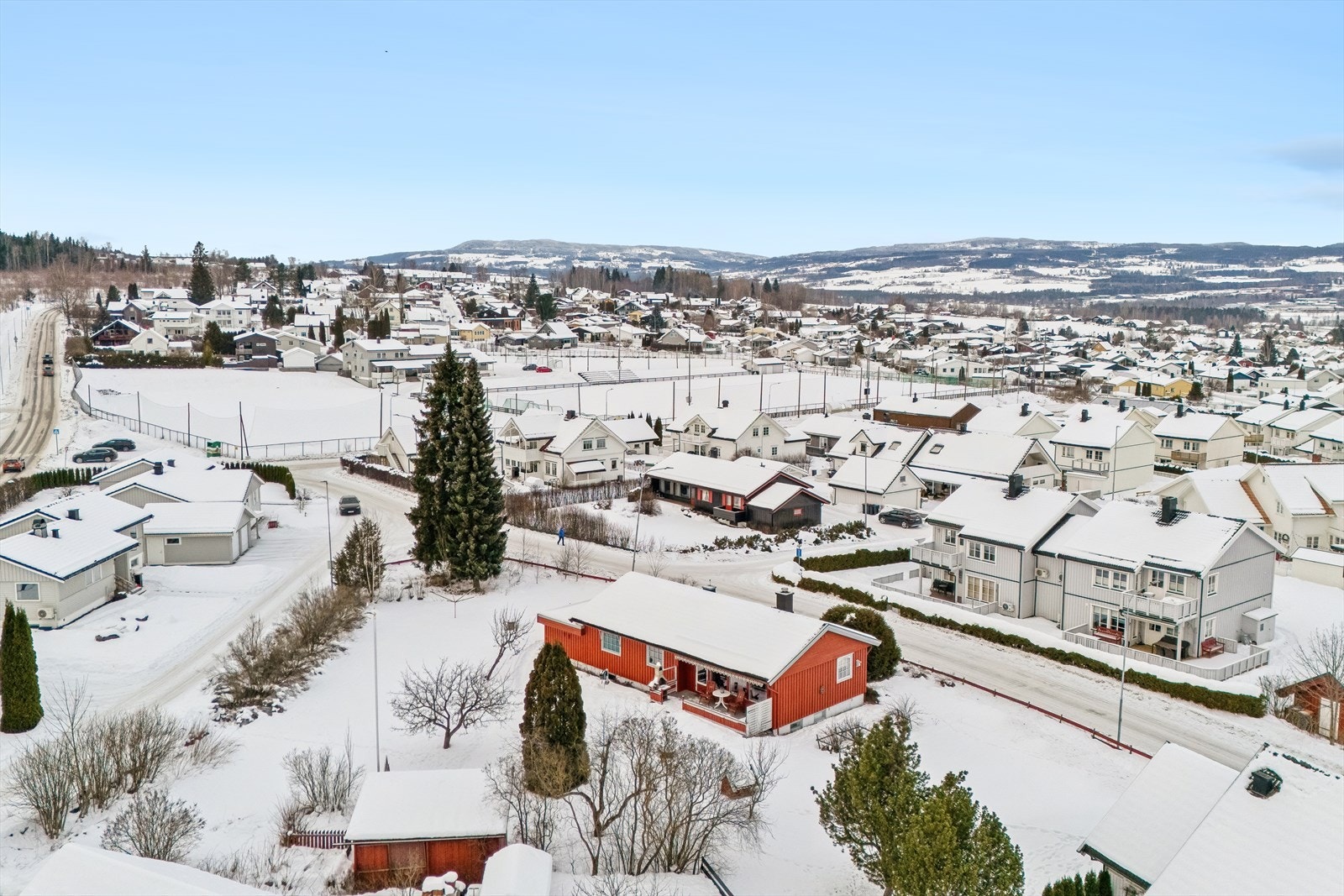 Kort vei til Solvang skole, kun 3 minutters gange unna. Galleribilde