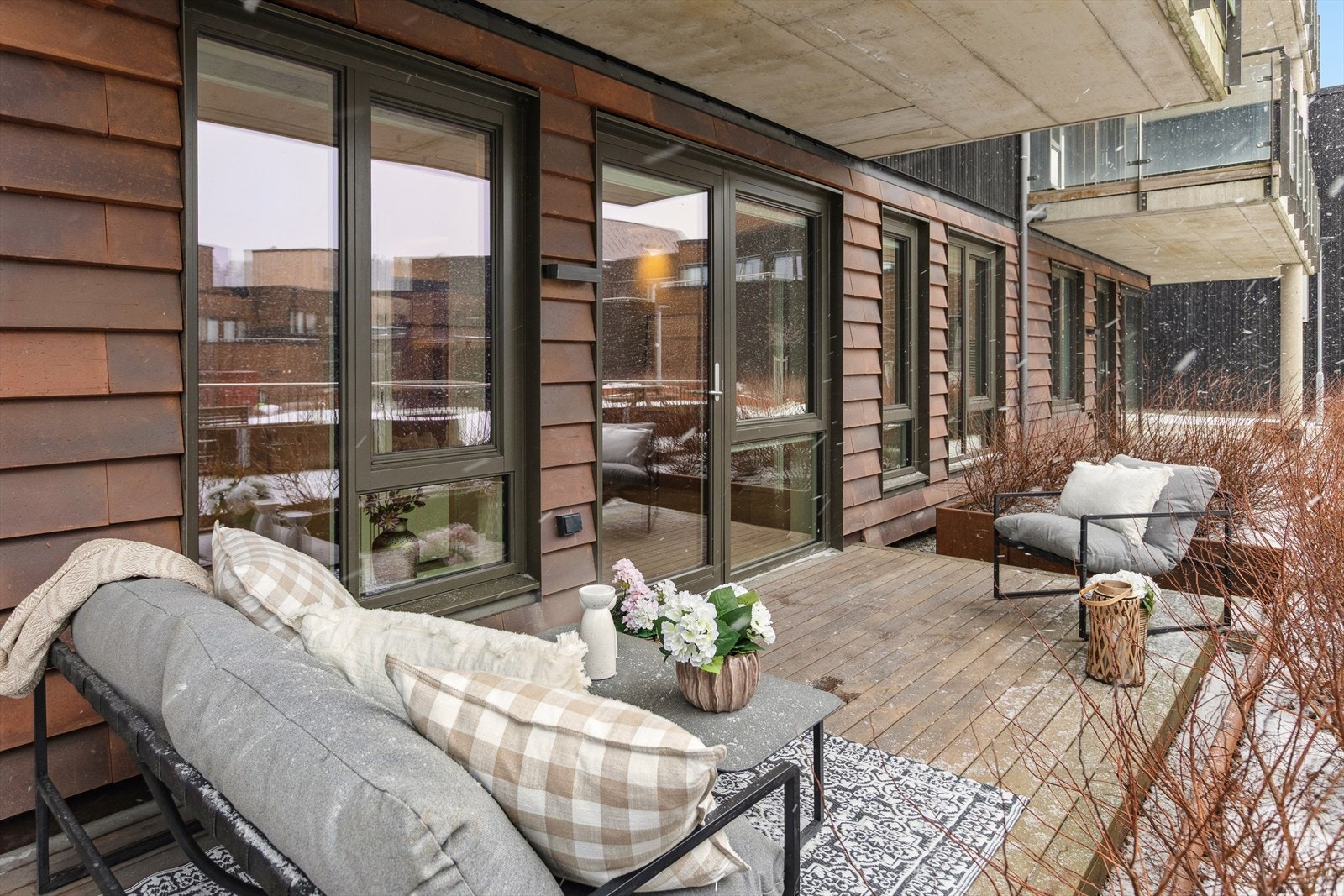 Terrassen er på ca. 10 kvm. Galleribilde