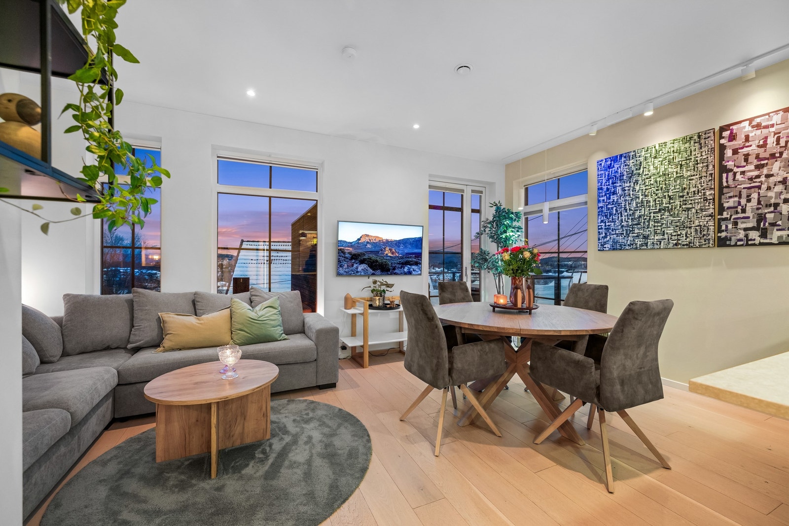 For økt komfort er det installert varmefolie i gulvet i stuen. Galleribilde