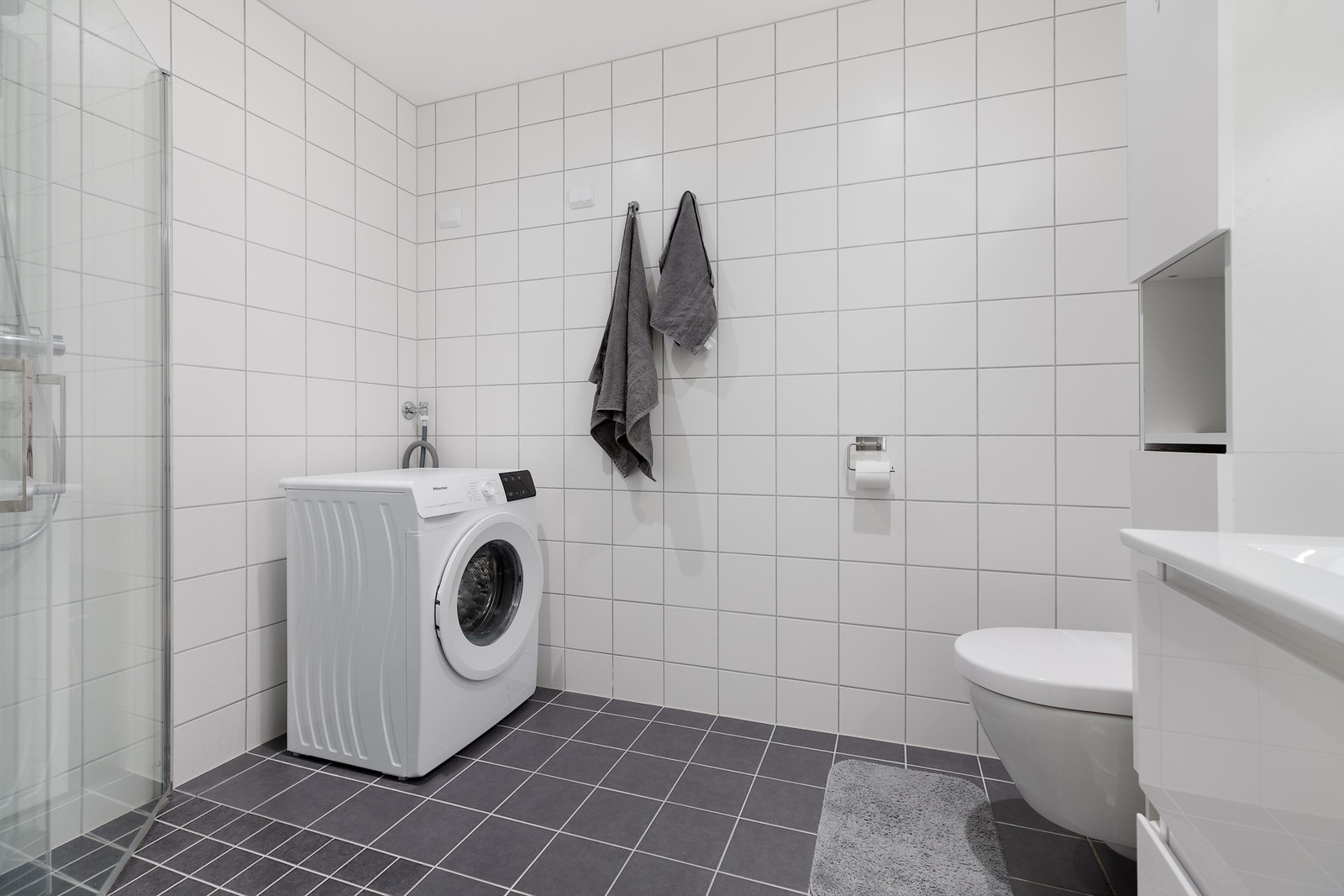 Plass til vaskemaskin på bad hybel Galleribilde