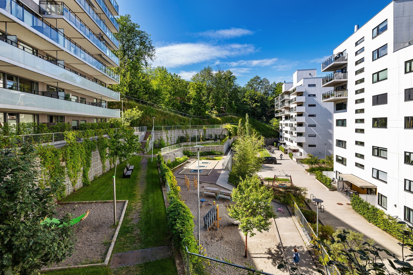 Borettslaget er pent opparbeidet med store grøntområder. Galleribilde
