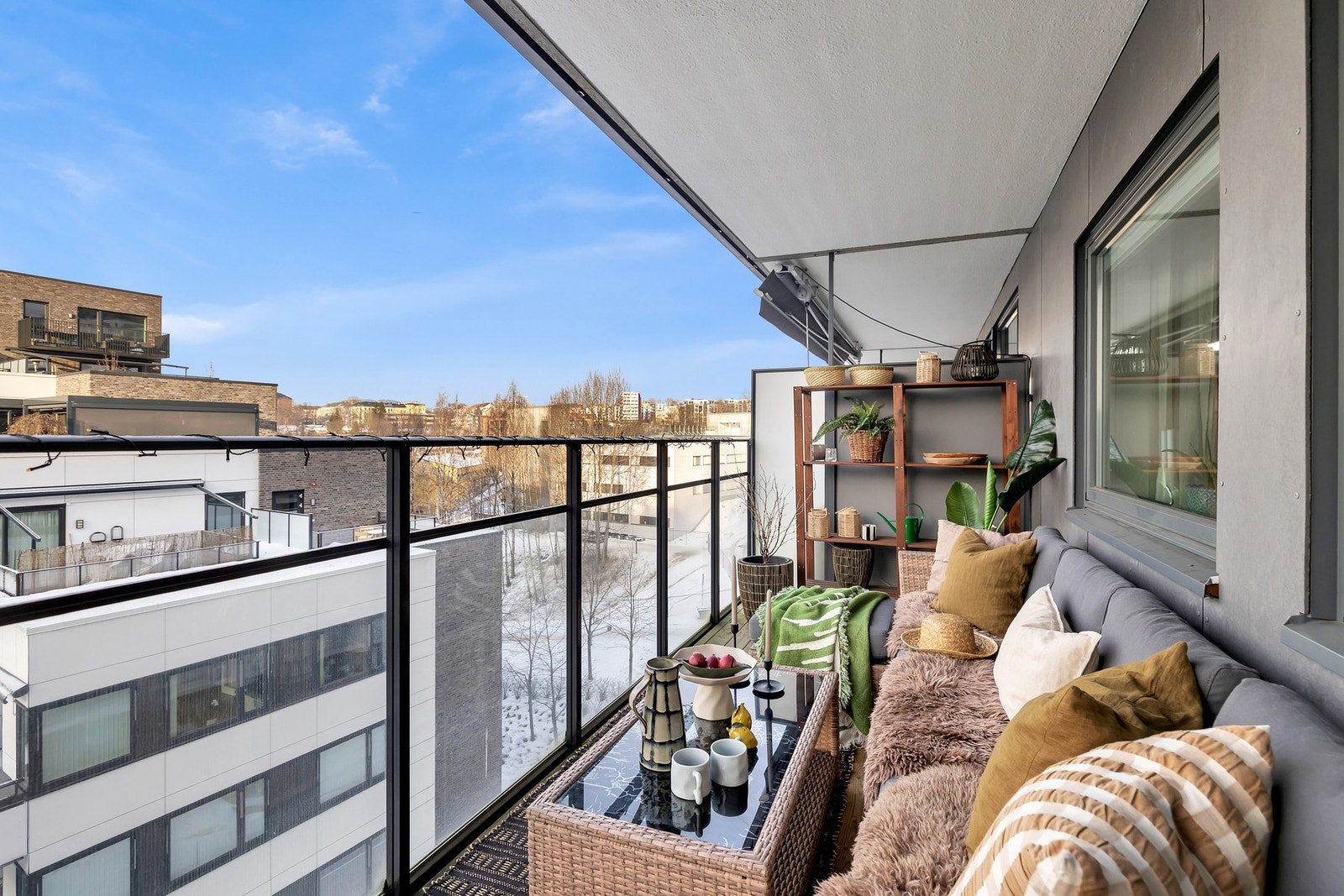 God plass til utemøbler, grill og beplantning. Galleribilde