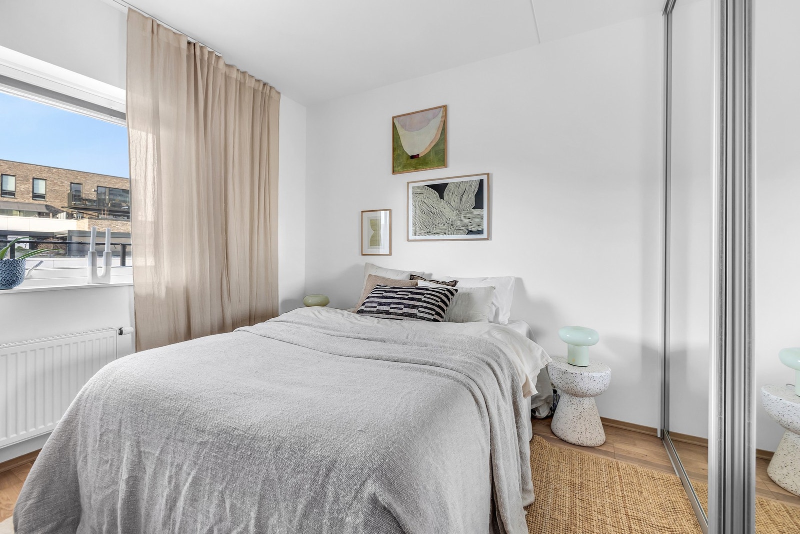 Rommet er lyst og luftig. Galleribilde