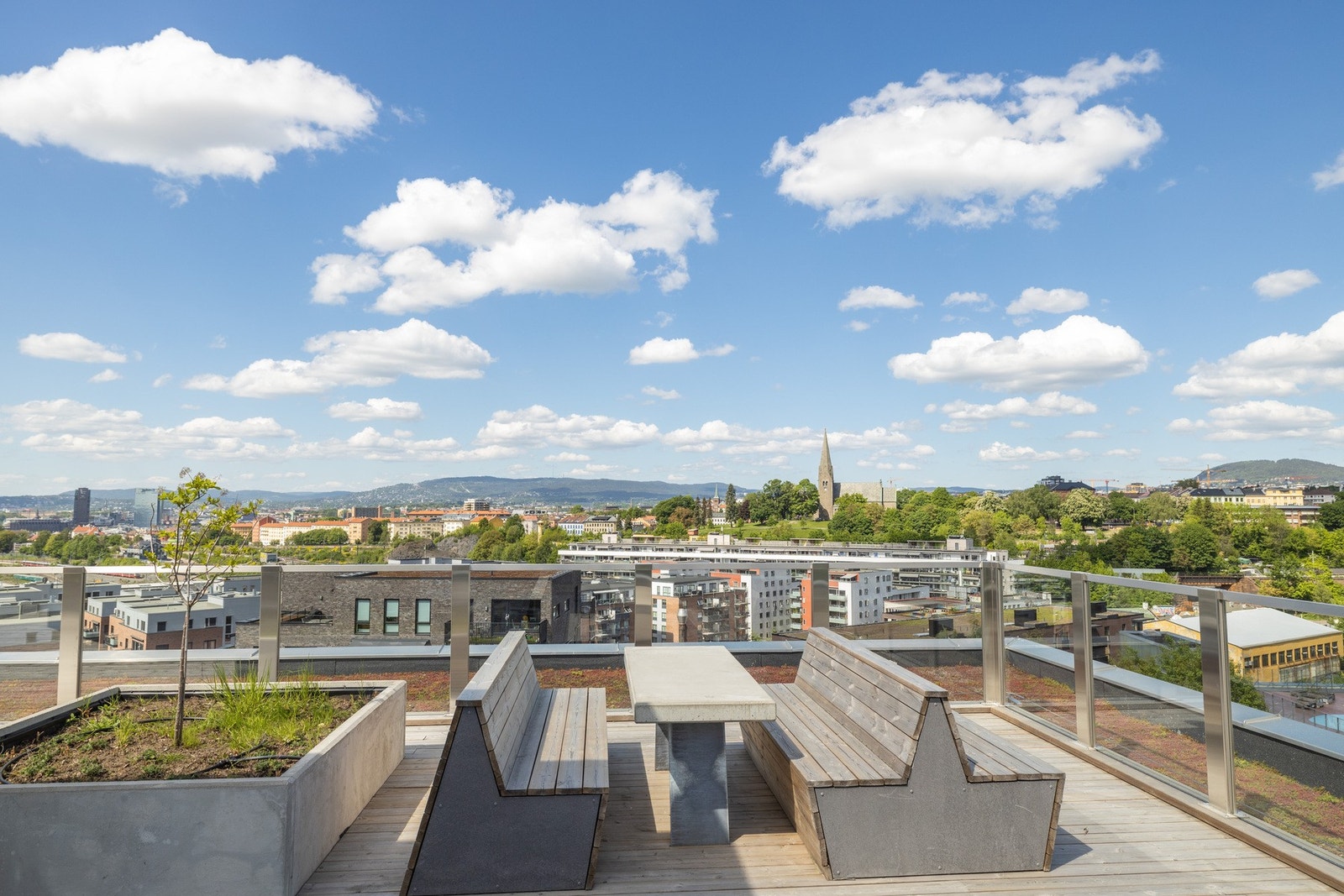 Her kan man nyte flotte sol-og utsiktsforhold. Galleribilde