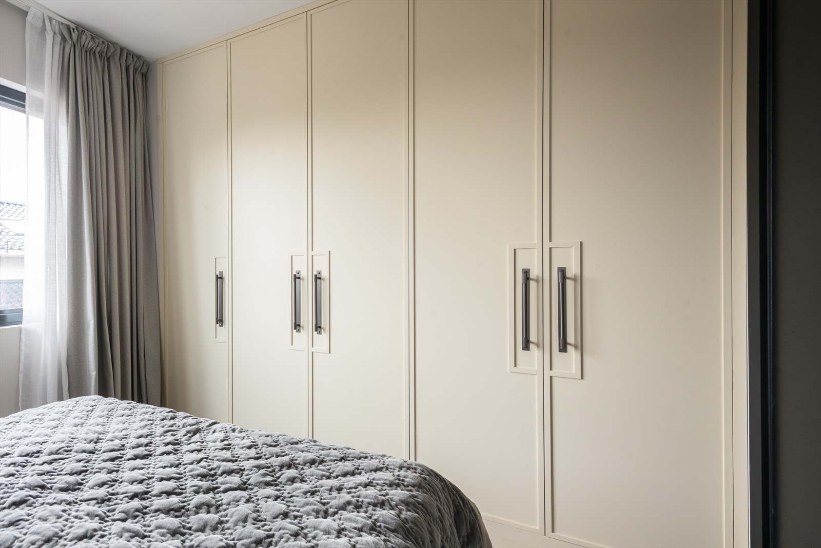 Snekkerbygde garderobeløsninger fra Brubakken Home. Galleribilde