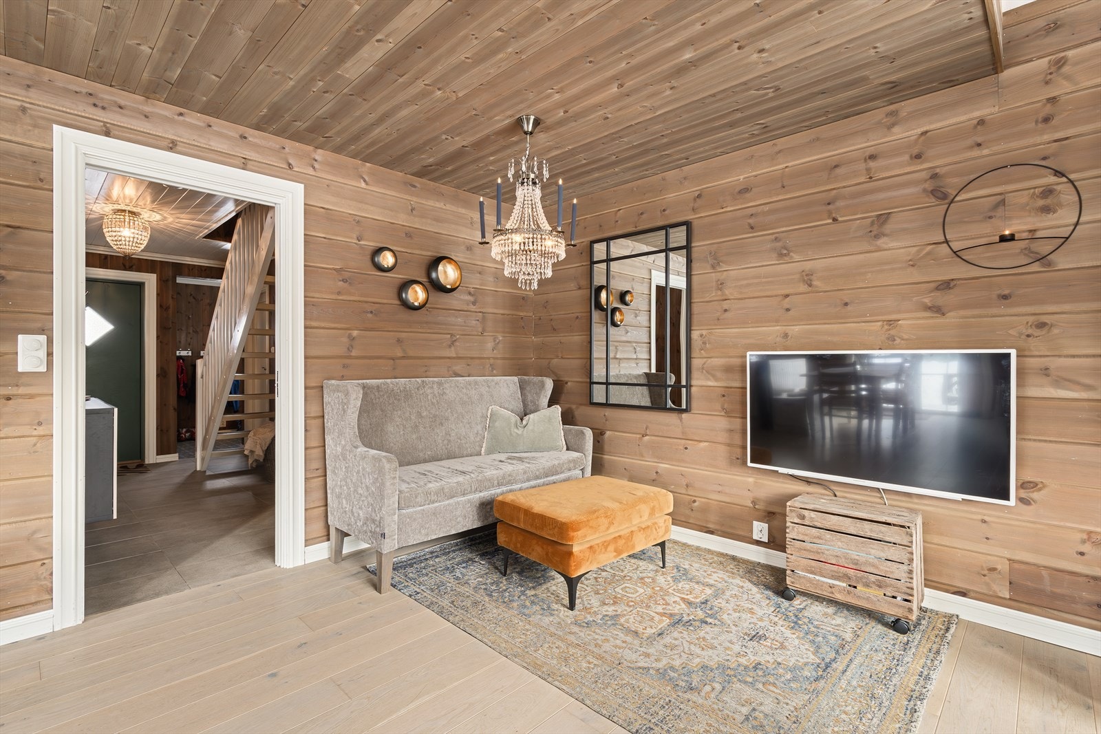 Vi går og ser litt i resten av hytten. Galleribilde