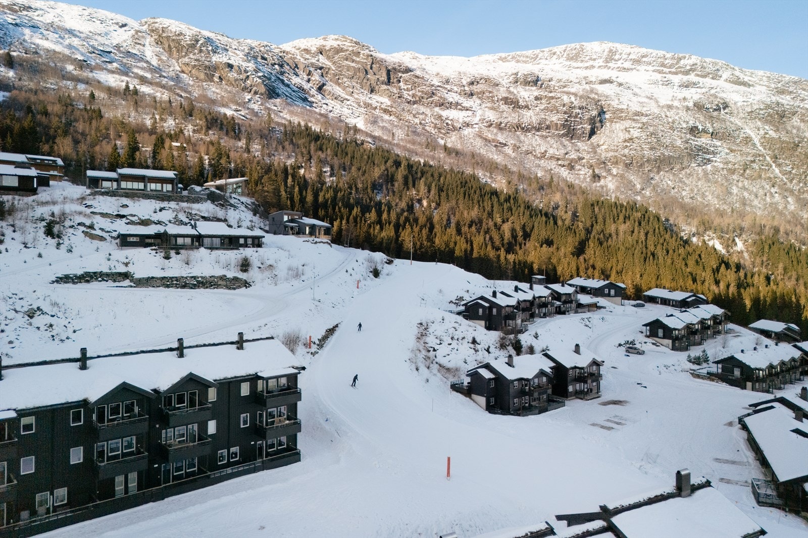 Ski in-Ski out er et sentralt uttrykk her - og skiløypene går bokstavlig talt rett utenfor vinduet Galleribilde