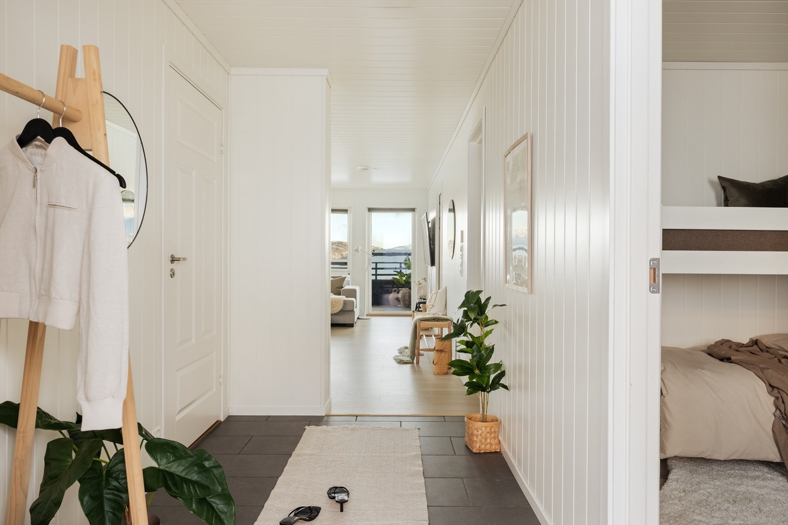 Direkte adkomst til skianlegget - spennen på skiene utenfor døren. Galleribilde