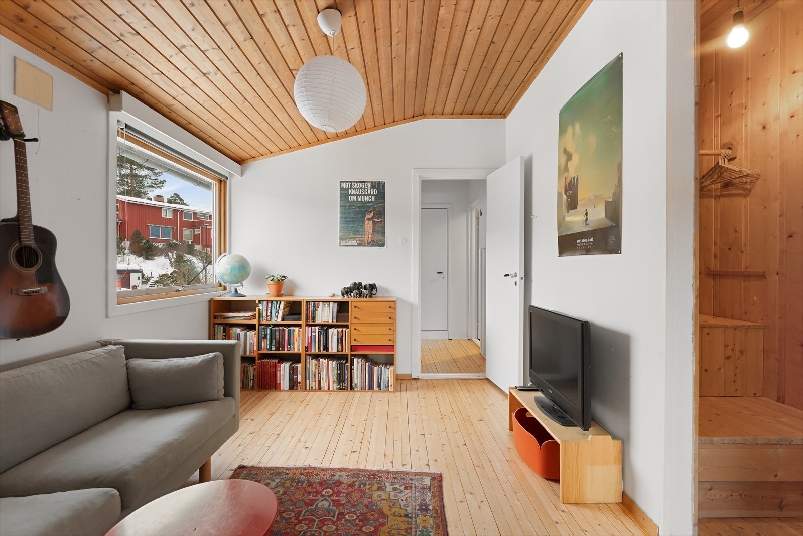 I 2. etasje er det ekstra tv-stue som gir familien mer boltreplass. Galleribilde