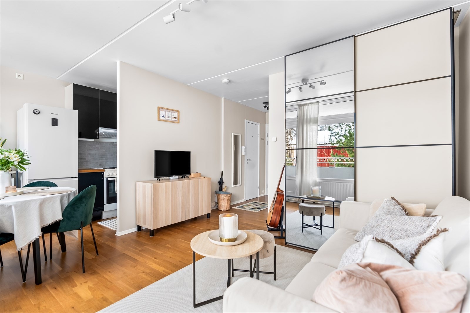 I tillegg er det plass til et garderobeskap i stuen. Galleribilde