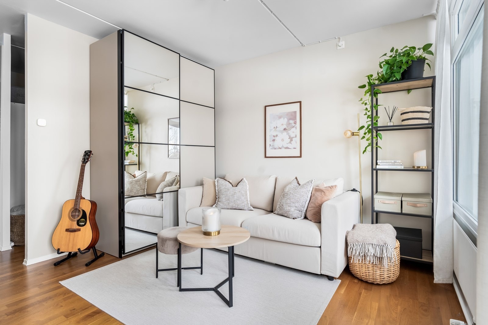 Fra stuen er det i tillegg utgang til en herlig balkong. Galleribilde