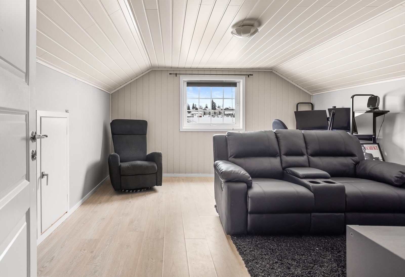 Rommet kan fint innredes etter eget behov og preferanse. Dette rommet er ikke godkjent til varig bruk. Galleribilde