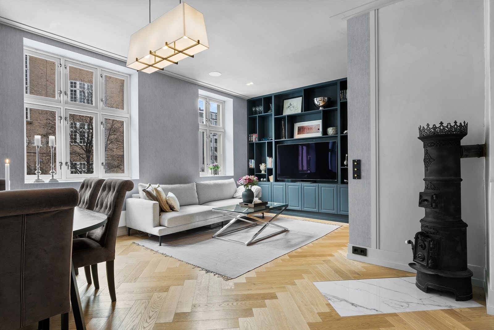 Velkommen til Gørbitz' gate 7A! Her presenteres en klassisk og tidløs 2-roms selveierleilighet attraktivt beliggende på Fagerborg, rett ved Marienlystparken. Galleribilde