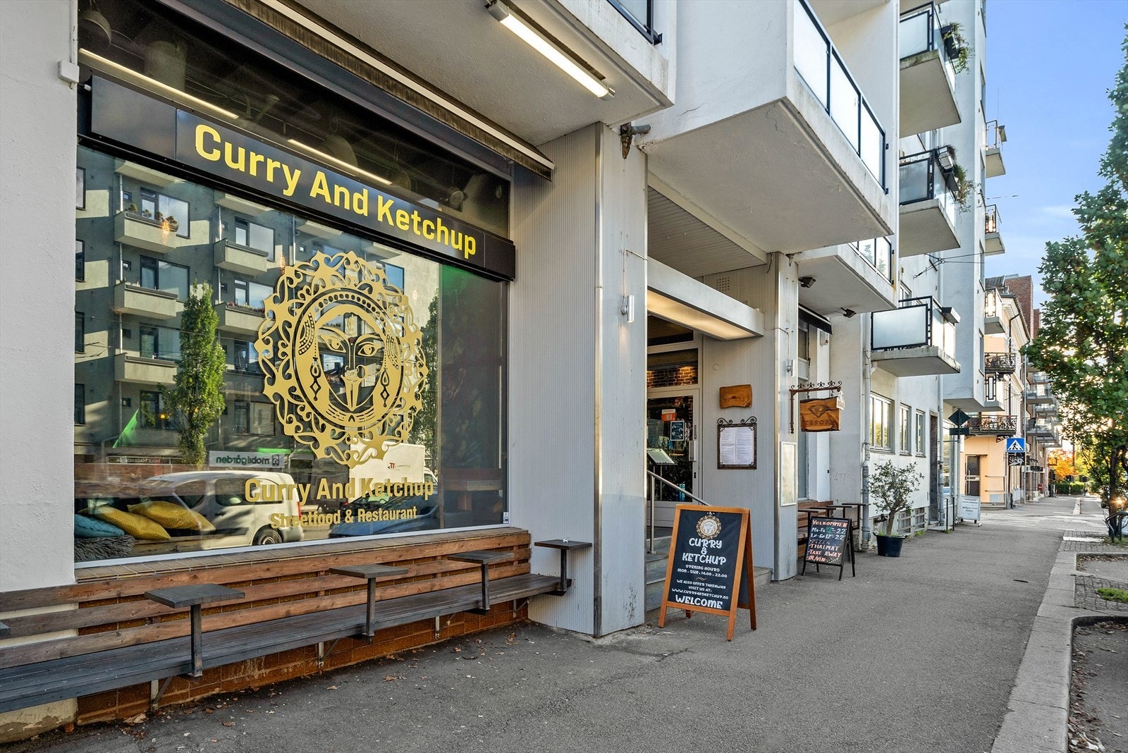 Curry & Ketchup - en smakfull og populær lokal spiseplass. Galleribilde