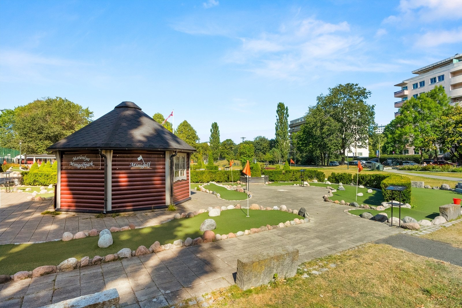 Like i nærheten av leiligheten ligger også et minigolfanlegg. Galleribilde