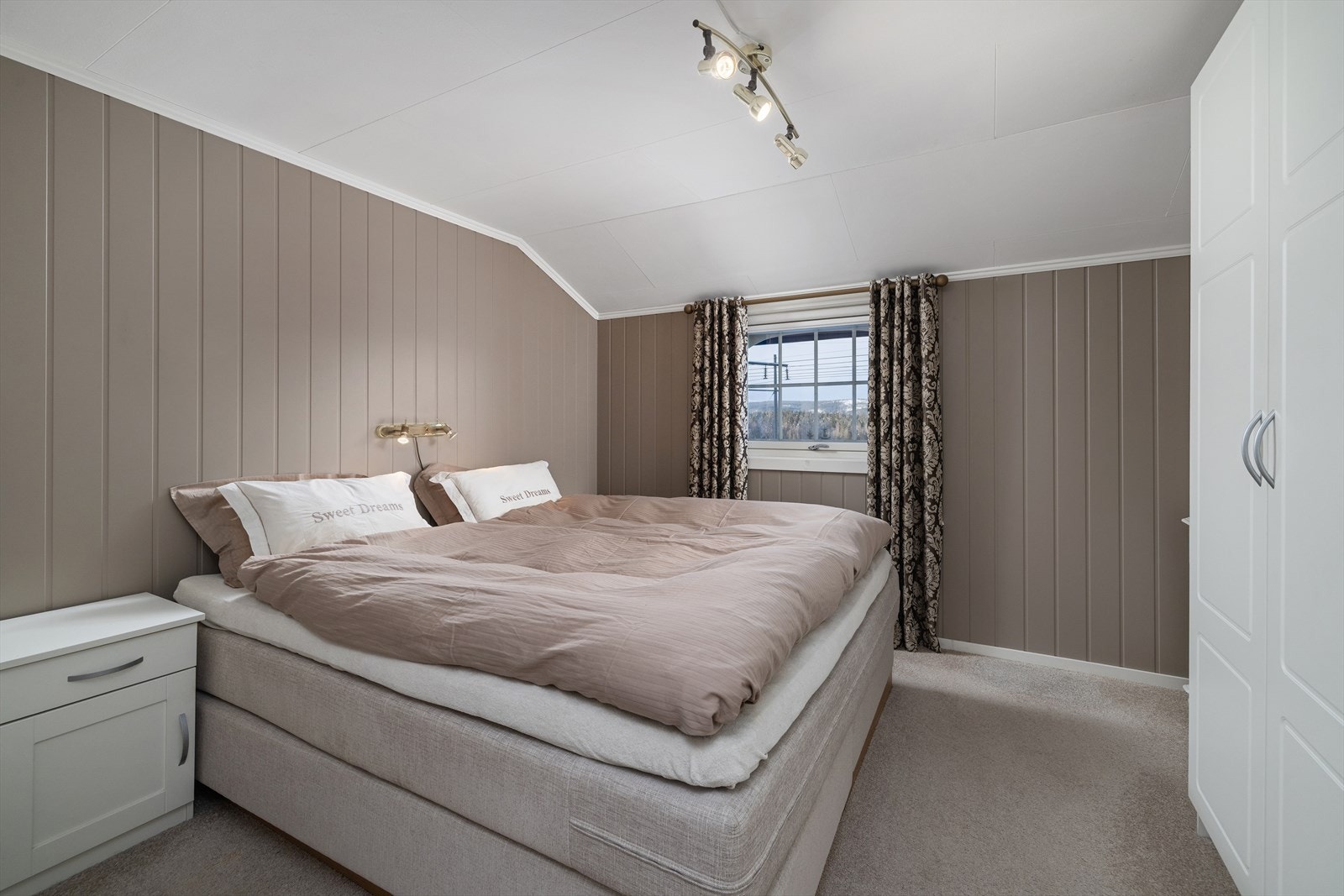 Boligen har totalt 3 gode soverom. Galleribilde