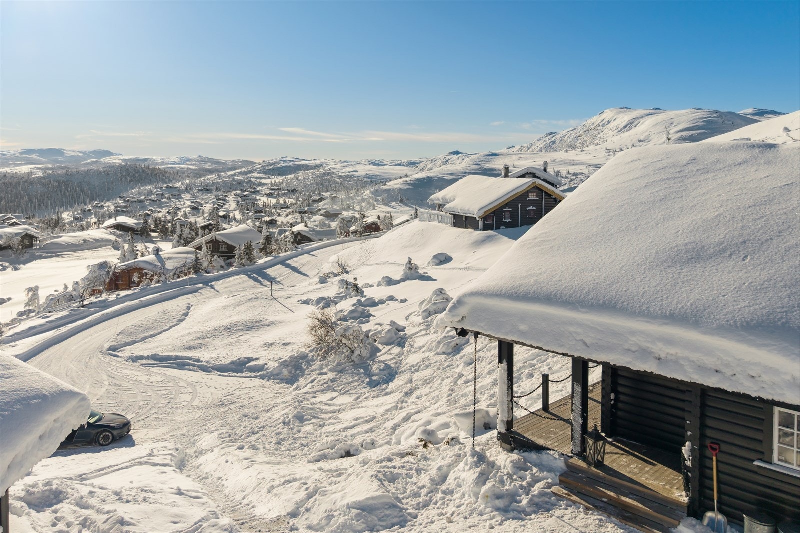 Eiendommen ligger i et etablert og populært hytteområde på Vegglifjell. Galleribilde