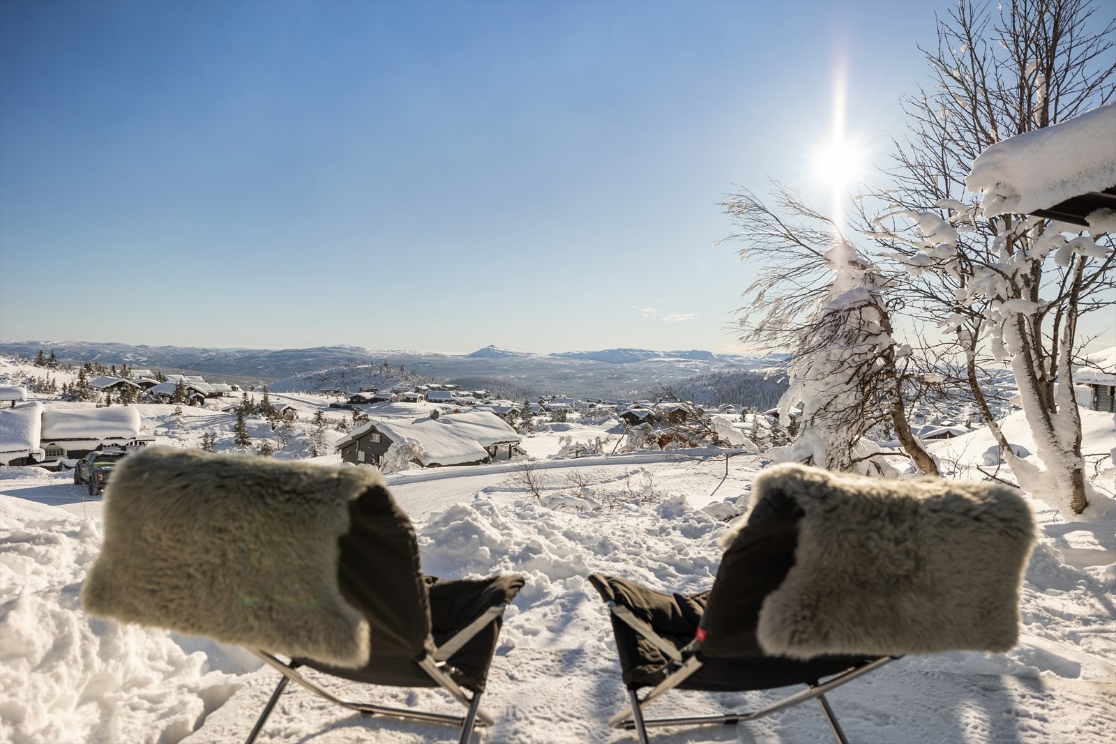 Uteplassen gir rikelig med plass for å nyte utsikten og de gode solforholdene. Galleribilde