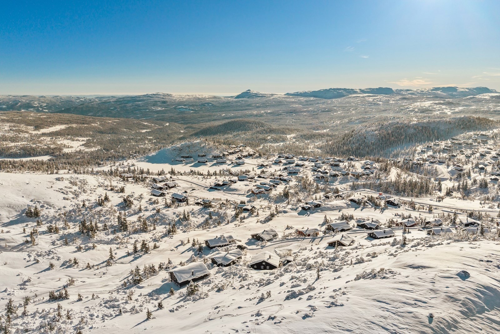 Beliggenheten gir en storslått utsikt over fjellheimen. Galleribilde