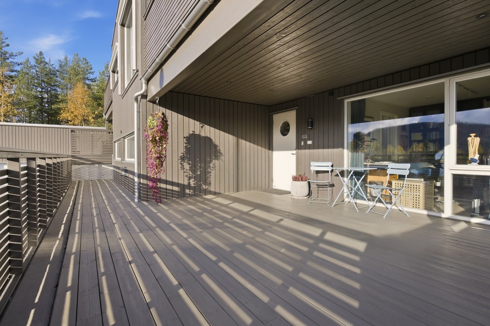 Et romslig og innbydende inngangsparti. Galleribilde