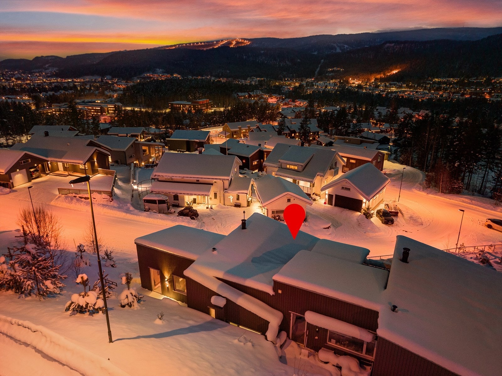 Boligen har en fin beliggenhet i et nytt boligområde på Kampestad. Trygt bomiljø med gangavstand til Kongsberg sentrum. Galleribilde