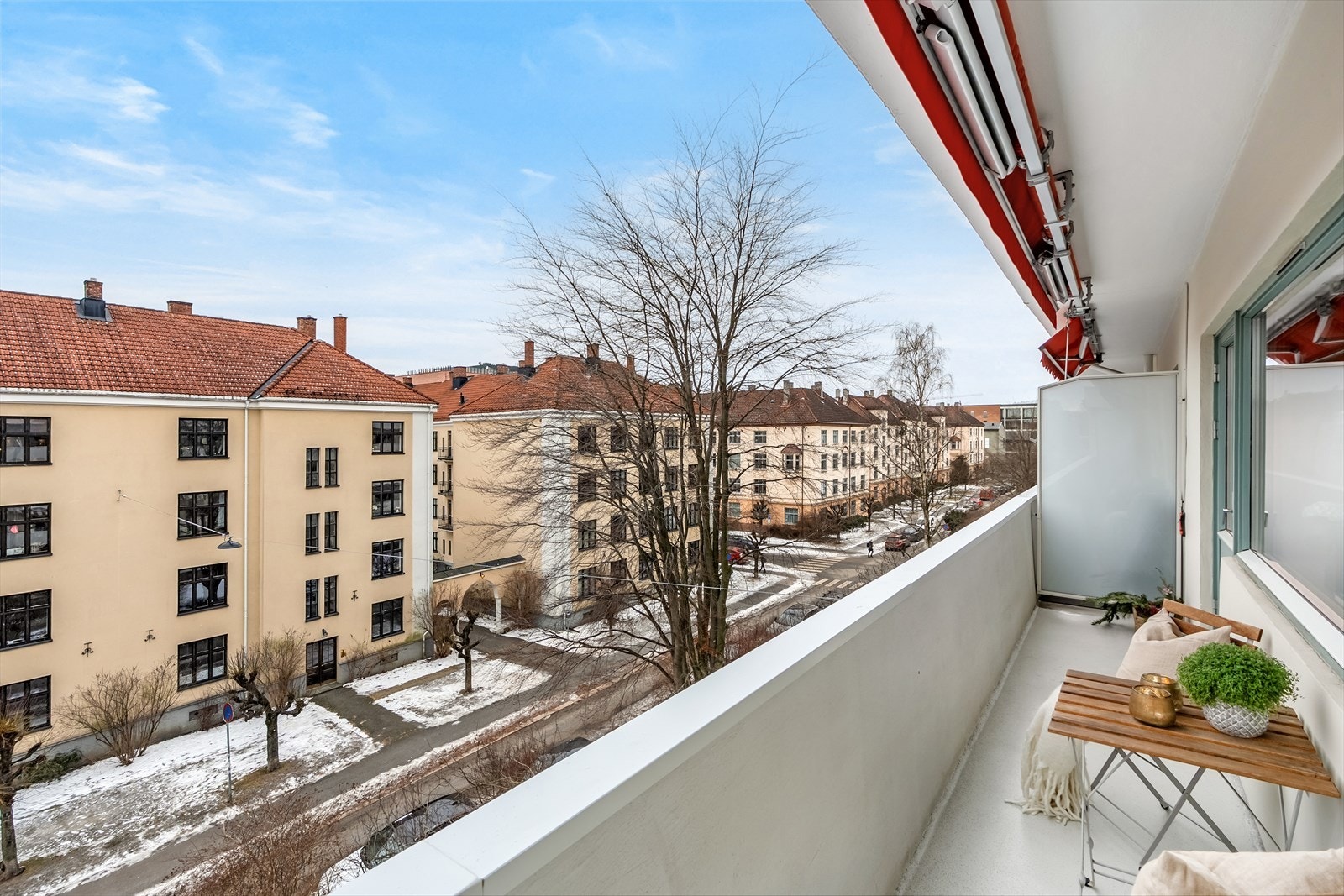 Balkongen og fasaden ble renovert i 2019 i regi av sameiet med blant annet nytt dekke, sluk, brystning, beslag, nedløp og skillevegger. Galleribilde