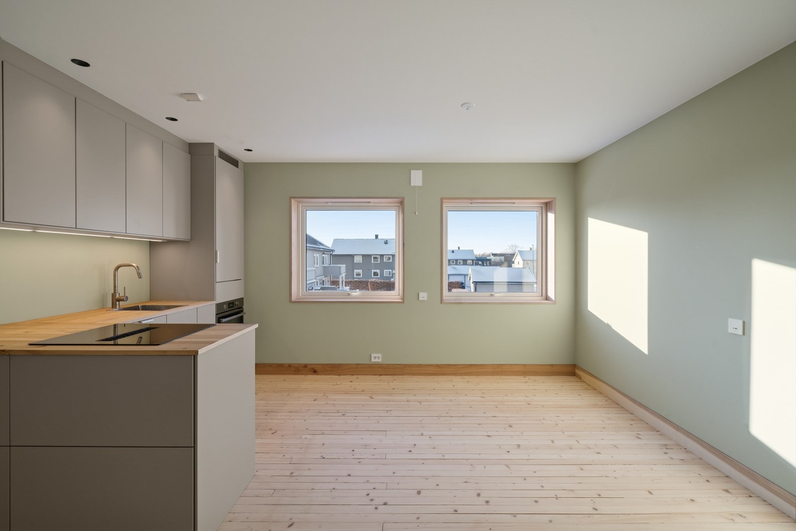 De nydelige tre-detaljene er gjennomgående i renoveringen av leiligheten Galleribilde