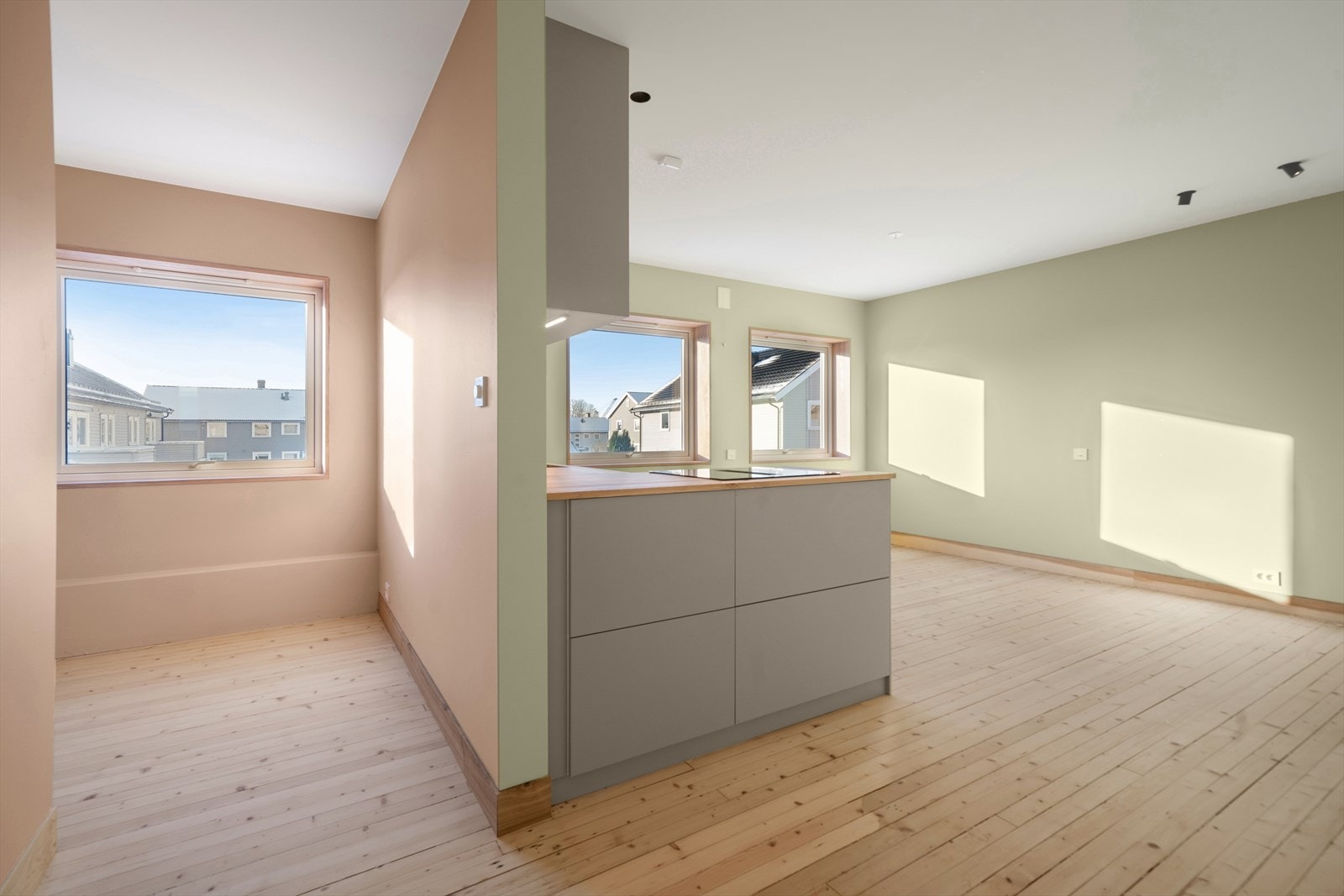 Like ved kjøkkenet finner man sovealkoven Galleribilde