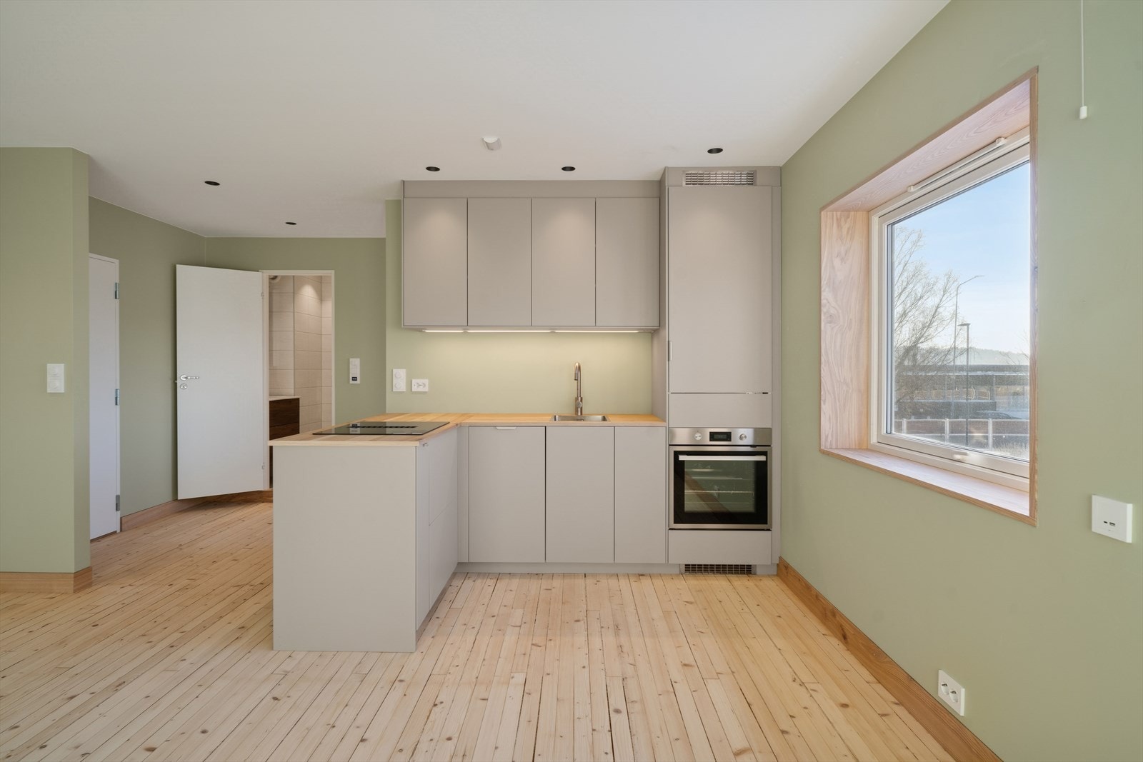 Innredningen er levert av Ikea og har integrerte hvitevarer Galleribilde