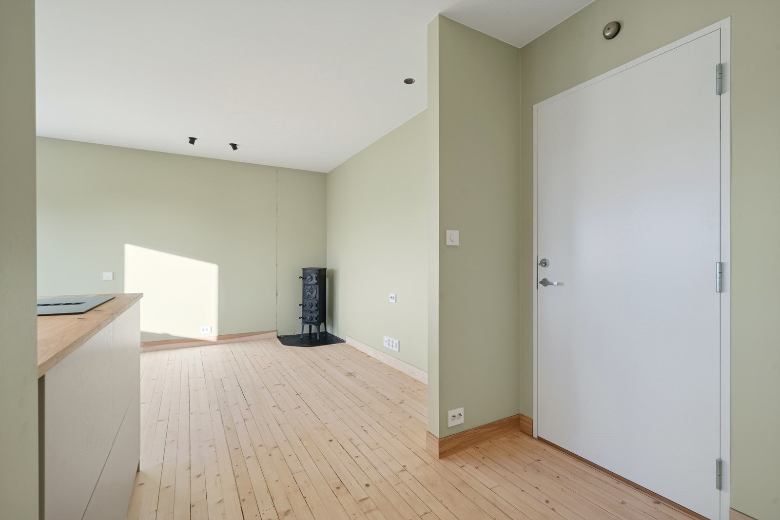 Leiligheten har pussede tregulv i beboelsesrommene Galleribilde