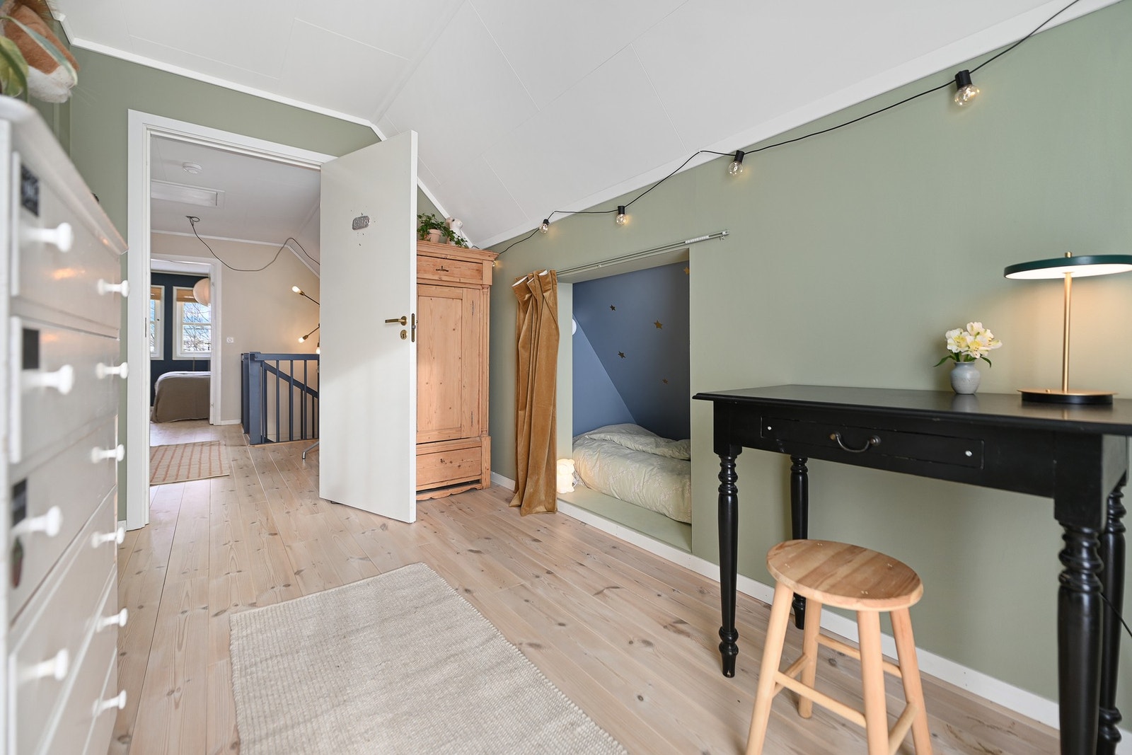 Soverommene er holdt i flotte farger. Galleribilde