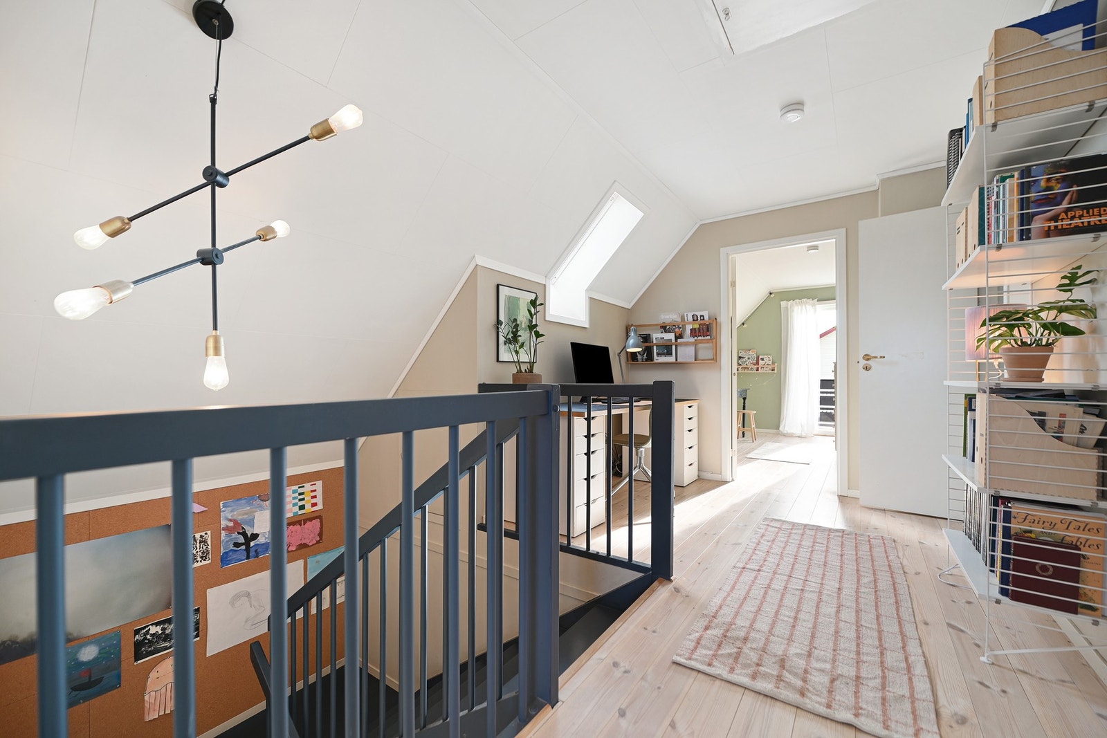 Boligen har opprinnelig bad i begge etasjer. Galleribilde