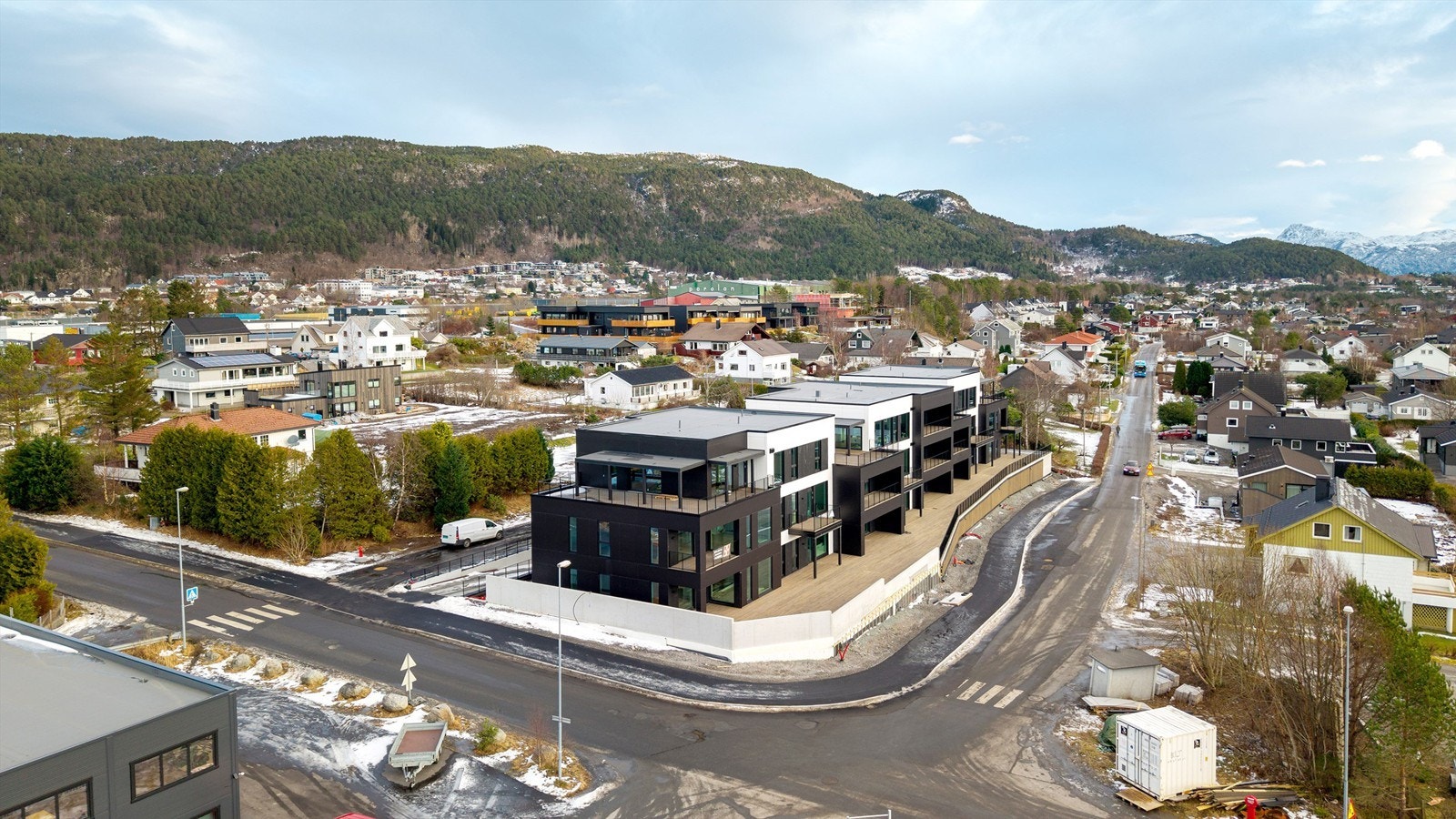 Det er også kort vei til skoler og barnehage. Galleribilde