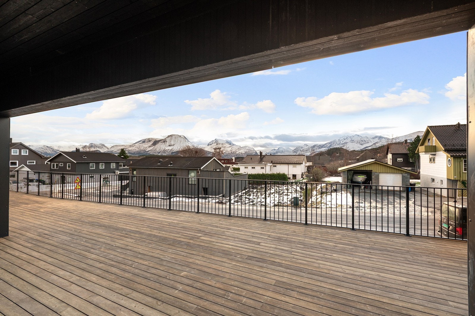 Fra terrassen kan du nyte denne utsikten. Galleribilde
