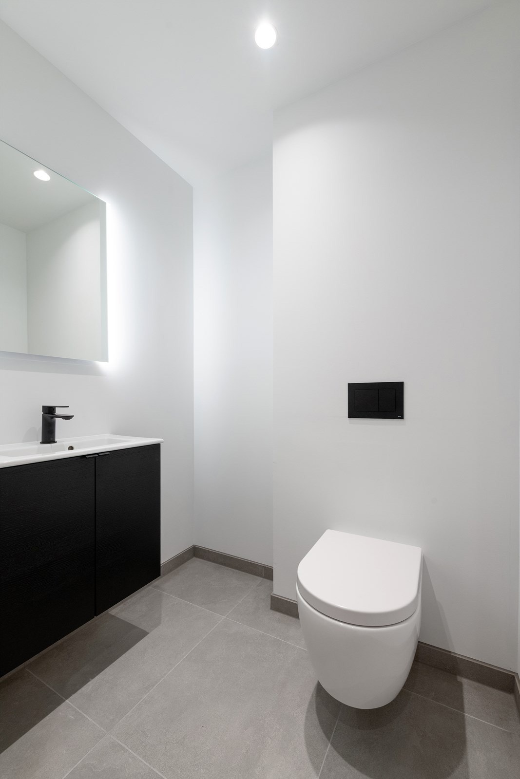 WC med moderne innredning. Galleribilde