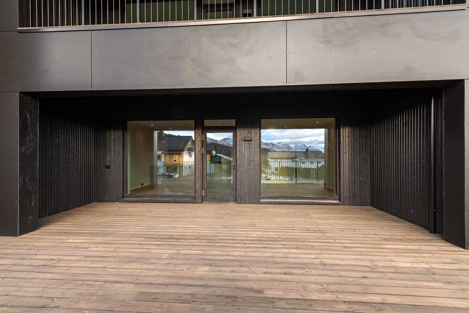 Overbygget terrasse gir ly og mulighet for bruk store deler av året. Galleribilde