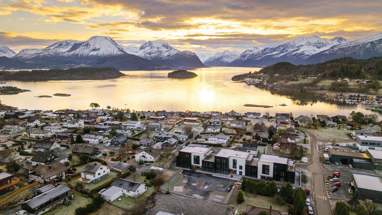 Vegsundbakken 39A - Møremegling Galleribilde